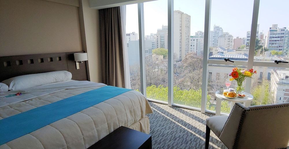 Suite, 1 King Bed, Accessible