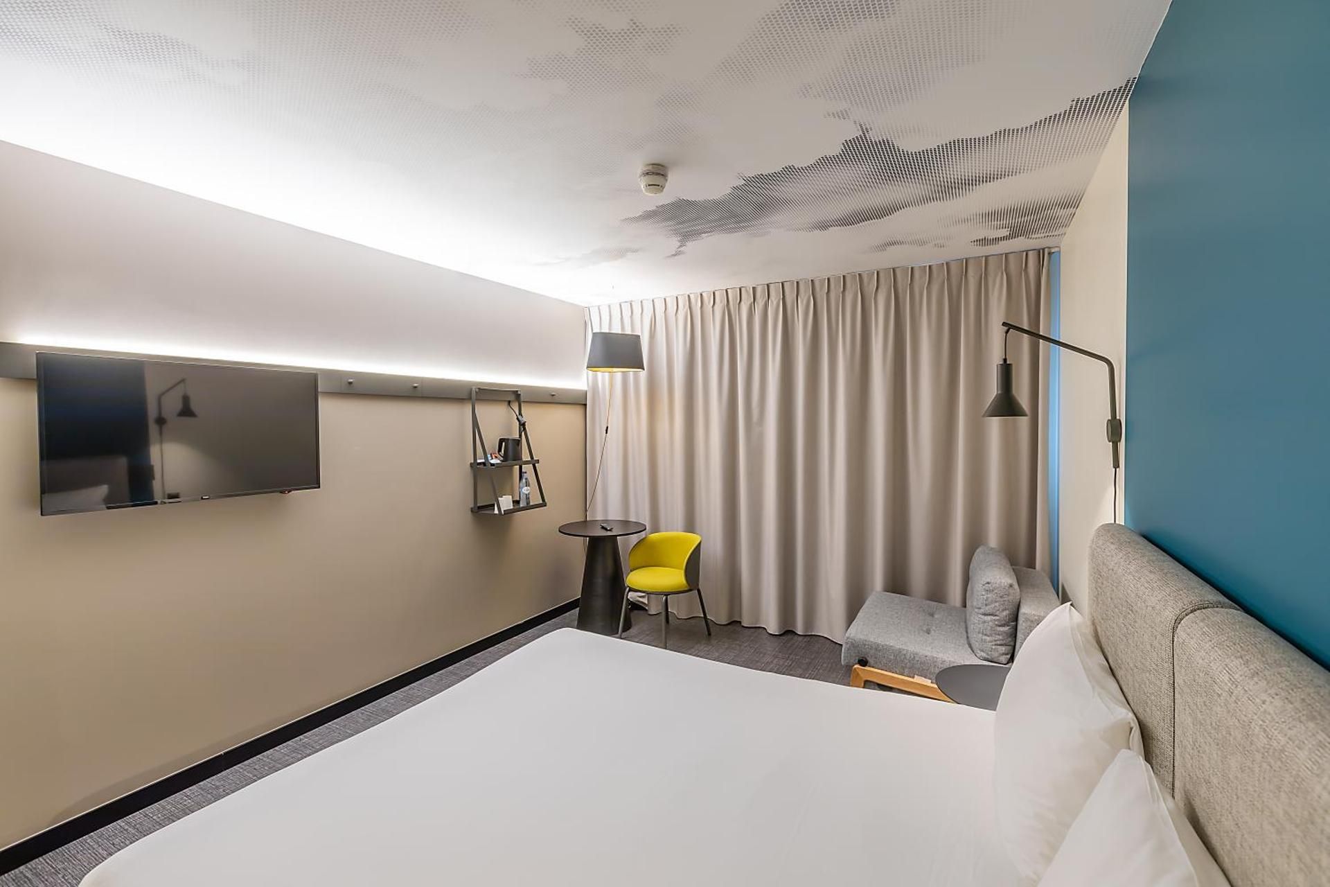 Renovated superior room with 1 double bed sweet bed