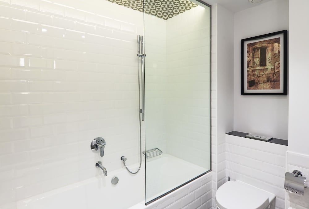 One Shot Reina Victoria Standard Double or Twin Room, Courtyard View 9