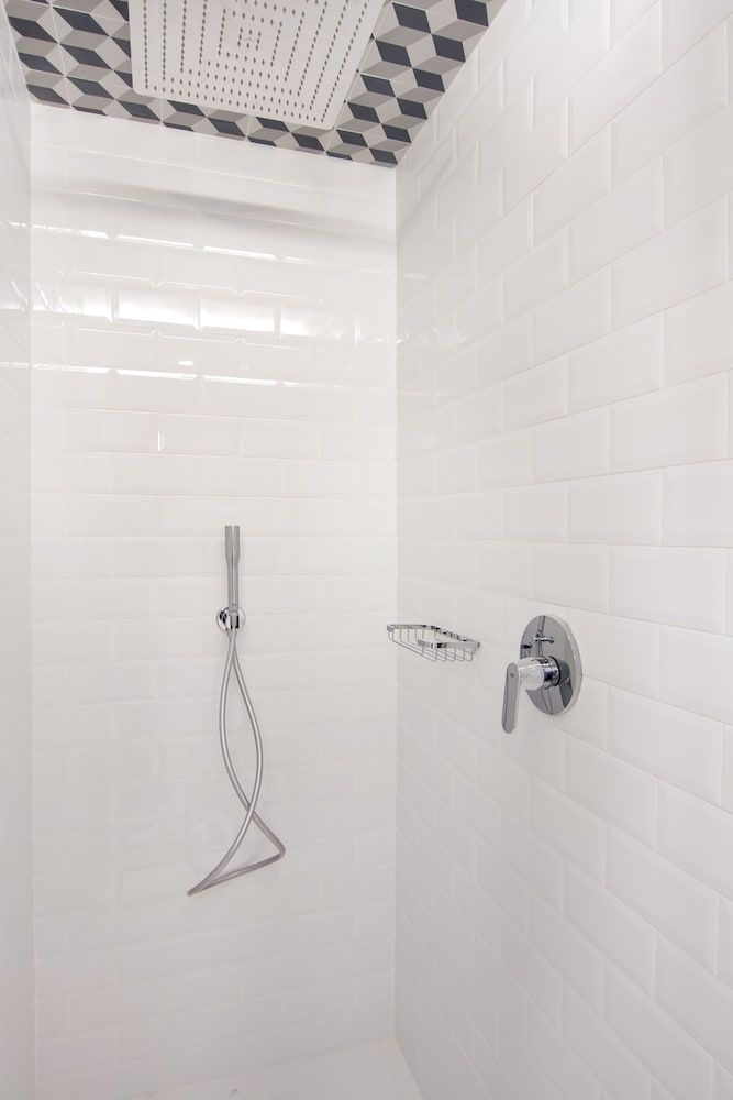 One Shot Reina Victoria Standard Double or Twin Room, Courtyard View 11