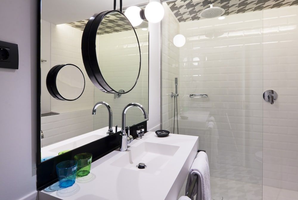 One Shot Reina Victoria Standard Double or Twin Room, Courtyard View 10