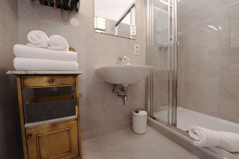 Leuhusen Boutique Apartments Superior Apartment, 2 Bedrooms, Non Smoking, Kitchen (Top 8) 8