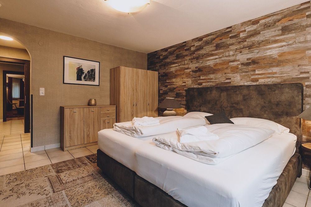 Alpine city living by we rent Superior Apartment, Balcony 2