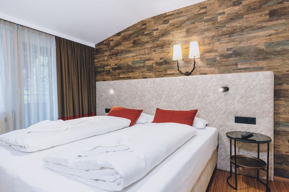 Alpine city living by we rent Superior Apartment, Mountain View 5