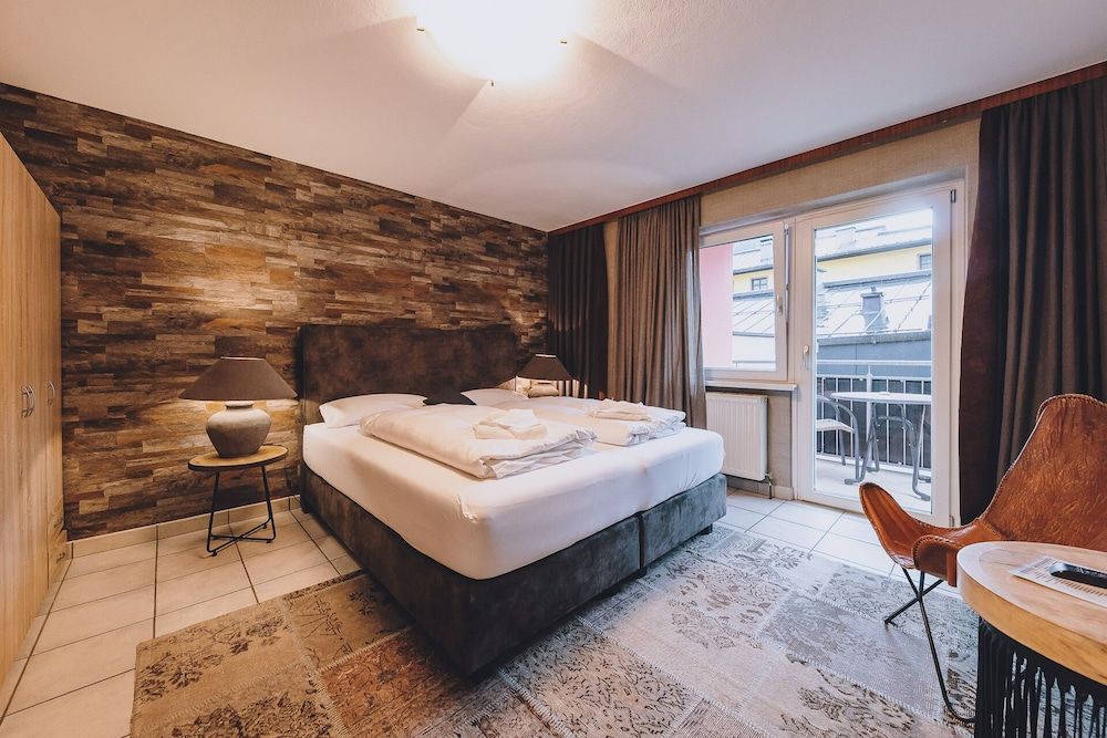 Alpine city living by we rent Superior Apartment, Balcony 3