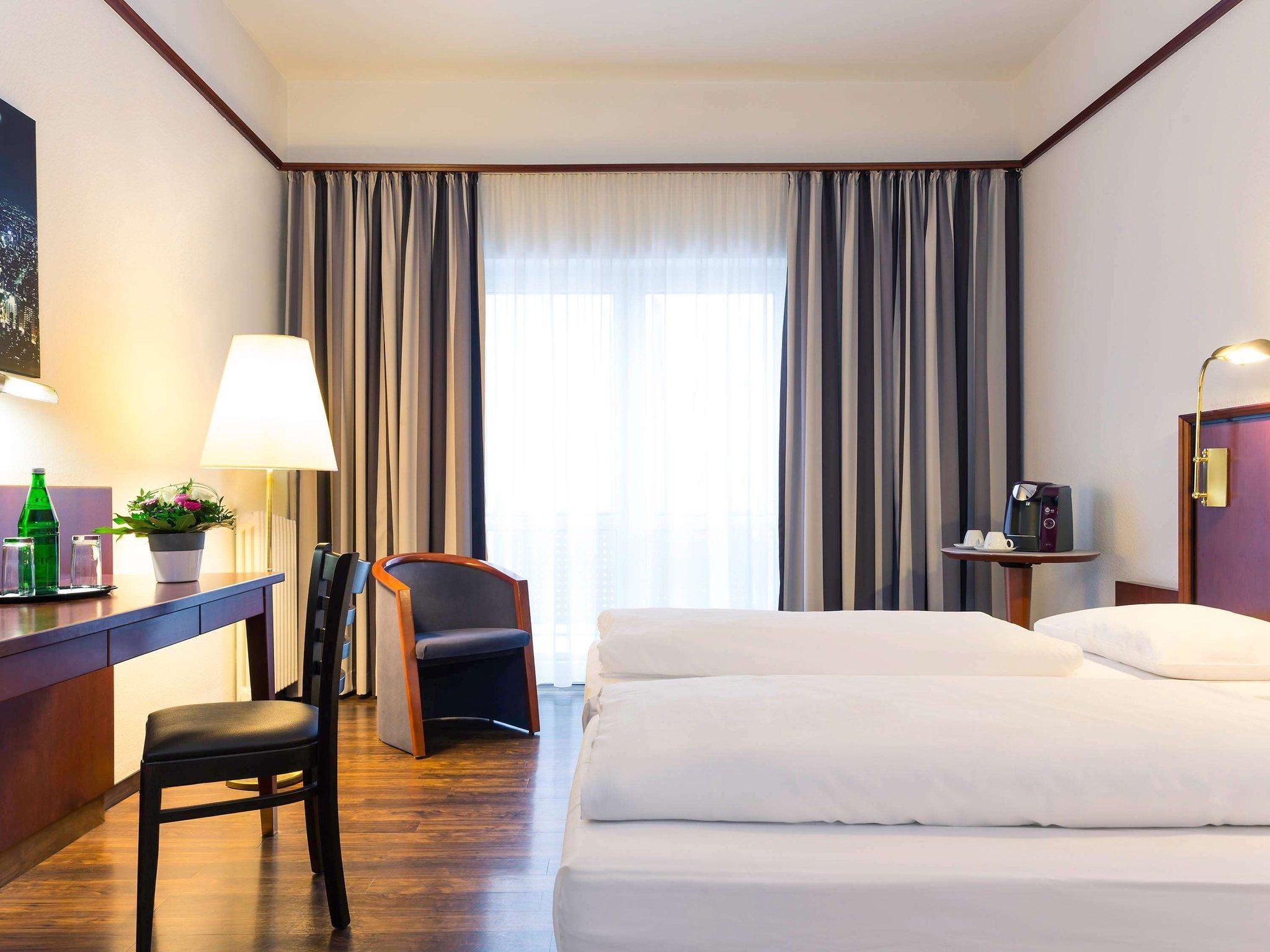 Standard Classic Twin Room With 2 Single Beds 9 0X200 Side By Side - City View (Front)