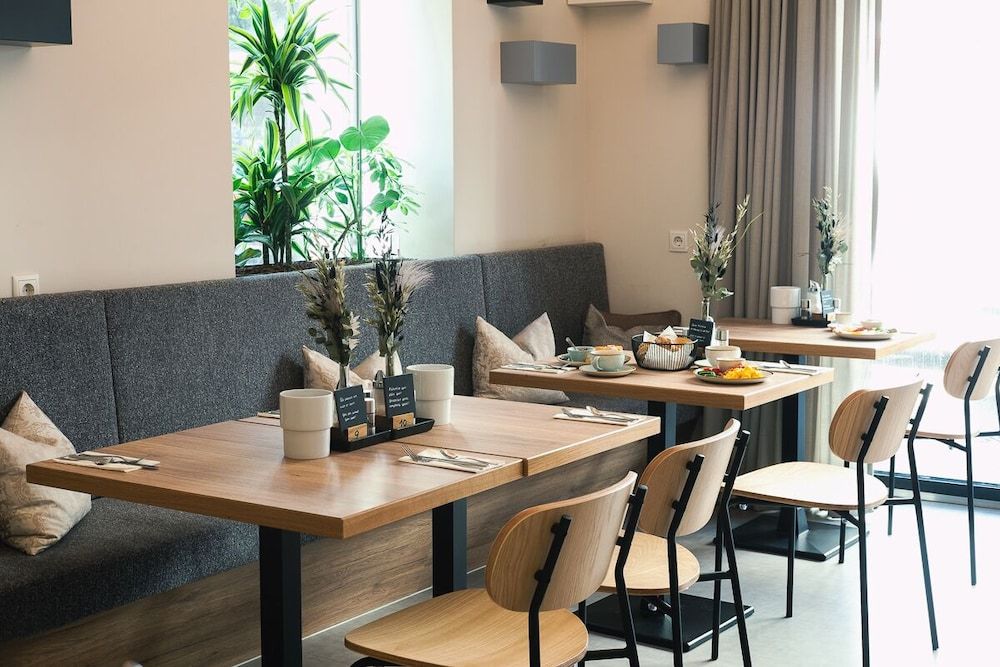 undefined Levy's Rooms & Breakfast 8