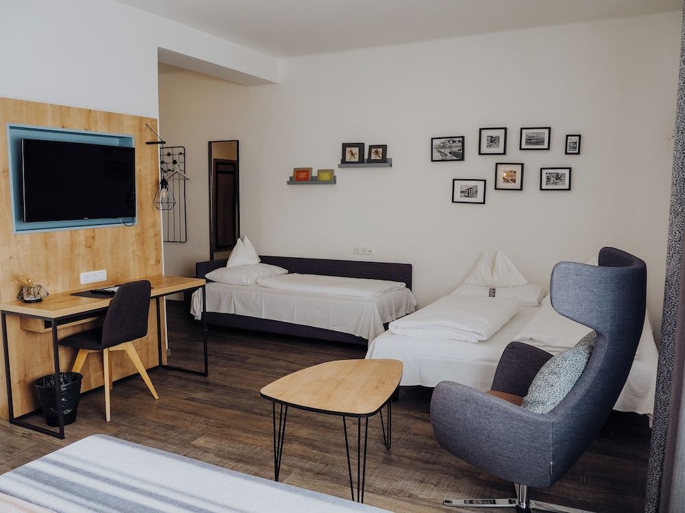 undefined Levy's Rooms & Breakfast 3