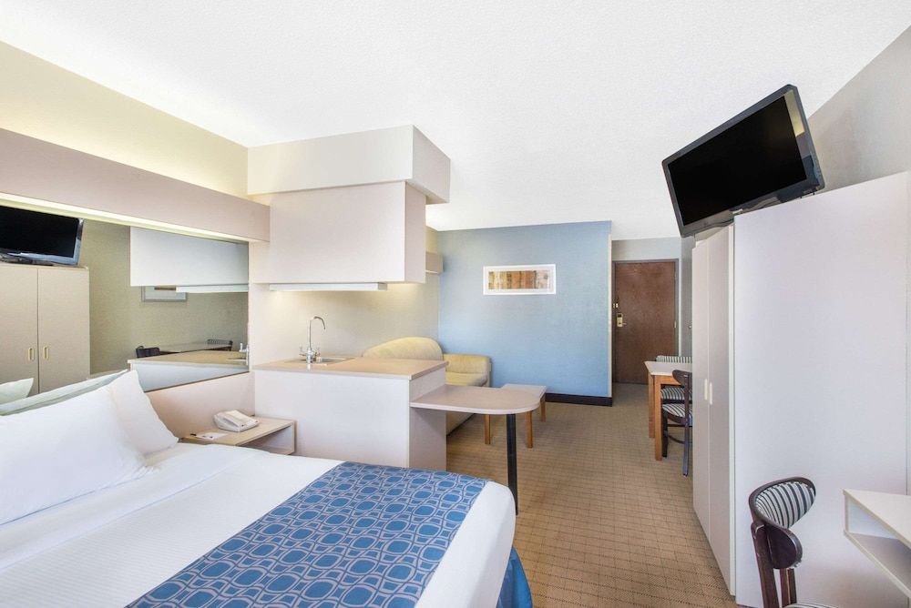 Suite, 1 Queen Bed, Non Smoking