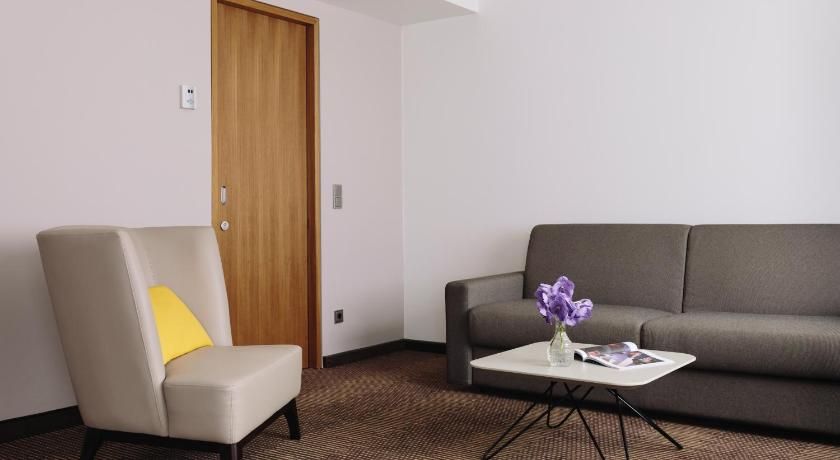 Pullman Berlin Schweizerhof JUNIOR SUITE, 1 King Size Bed or 2 Single SizeB eds, courtyard 6