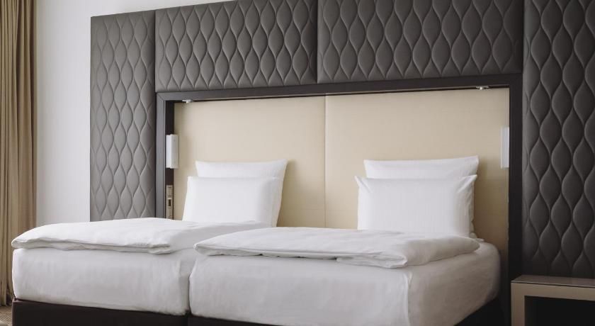 Pullman Berlin Schweizerhof JUNIOR SUITE, 1 King Size Bed or 2 Single SizeB eds, courtyard
