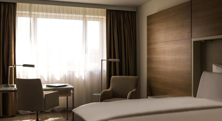 Pullman Berlin Schweizerhof JUNIOR SUITE, 1 King Size Bed or 2 Single SizeB eds, courtyard 3