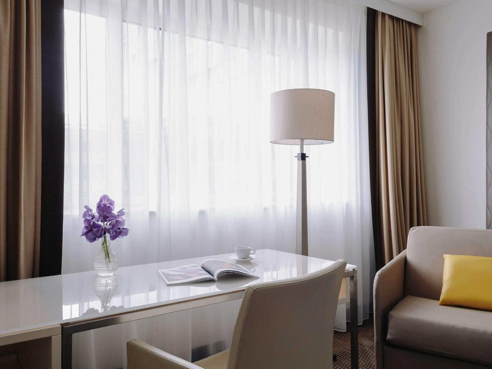 Pullman Berlin Schweizerhof JUNIOR SUITE, 1 King Size Bed or 2 Single SizeB eds, courtyard 8