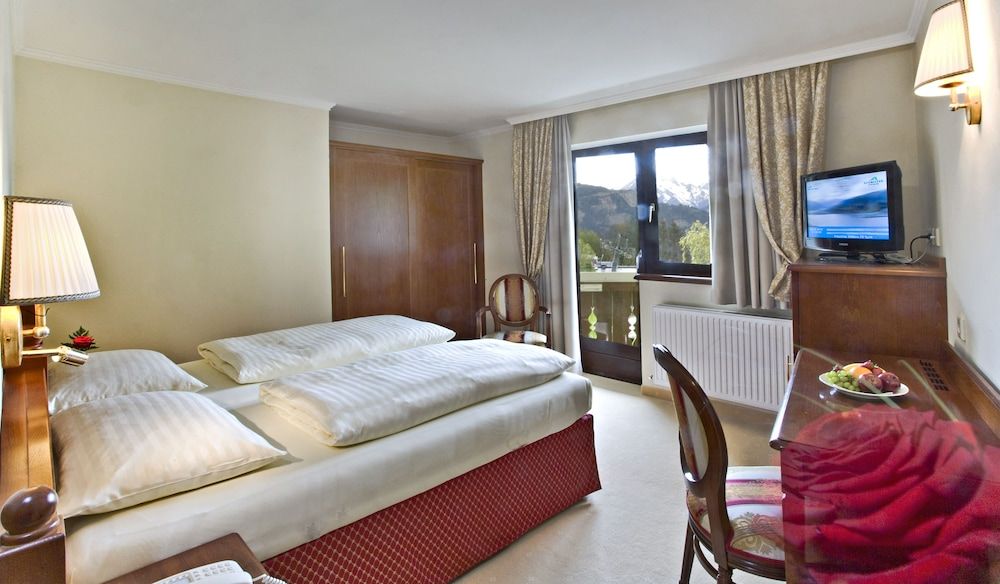 Hotel Berner Zell am See Double Room, 1 Double Bed, Balcony, Mountain View 3