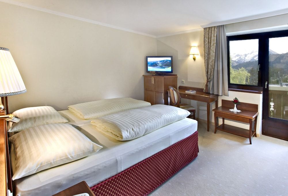 Suite, 1 Double Bed, Balcony, Lake View