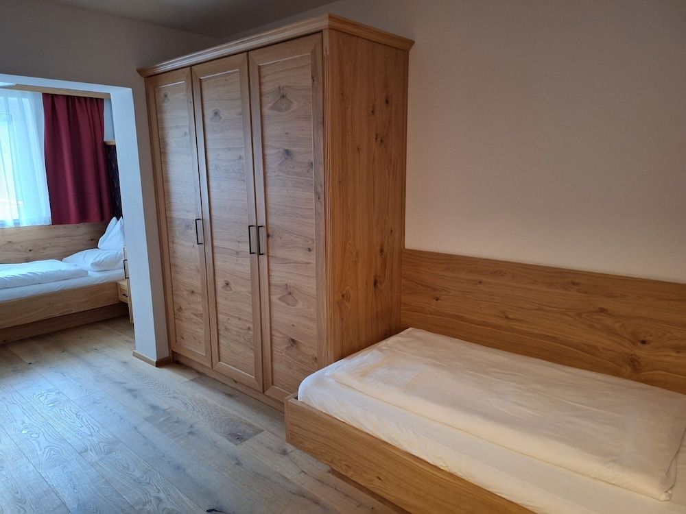 Single Room, Mountain View