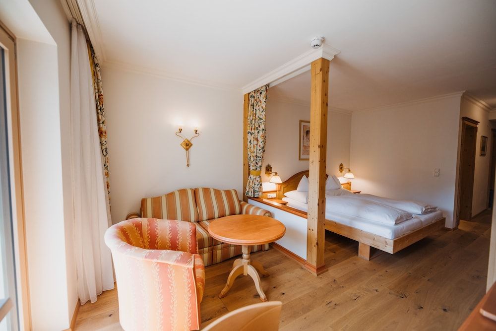 Double Room, Balcony, Mountain View (Alpenblick Tradition)