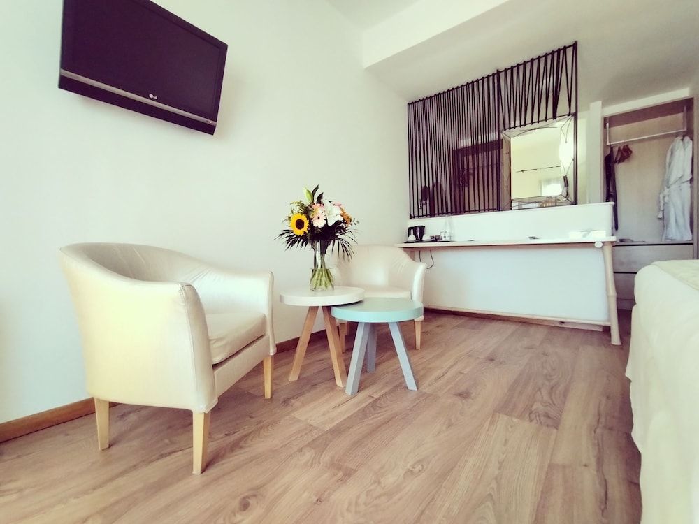 Tharroe of Mykonos Classic Double or Twin Room, Garden View 4