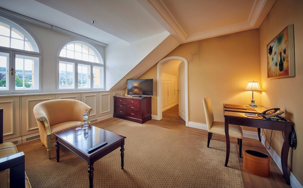 Falkensteiner Schlosshotel Velden – The Leading Hotels of the World Suite, Tower (no balcony) 6