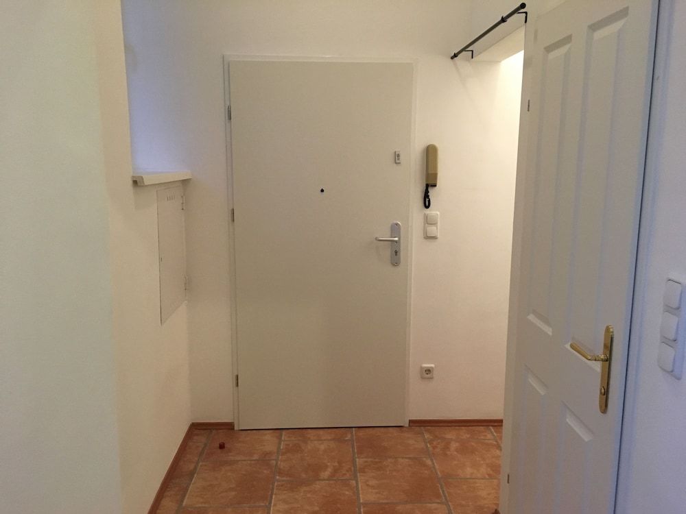 United Homes Apartments Vienna Economy Apartment, 1 Bedroom, Private Bathroom (Holiday TOP 5 incl. Extra Fees) 2