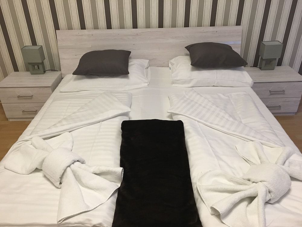 United Homes Apartments Vienna Economy Apartment, 2 Bedrooms, Private Bathroom (Holiday TOP 6 incl. Extra Fees) 3