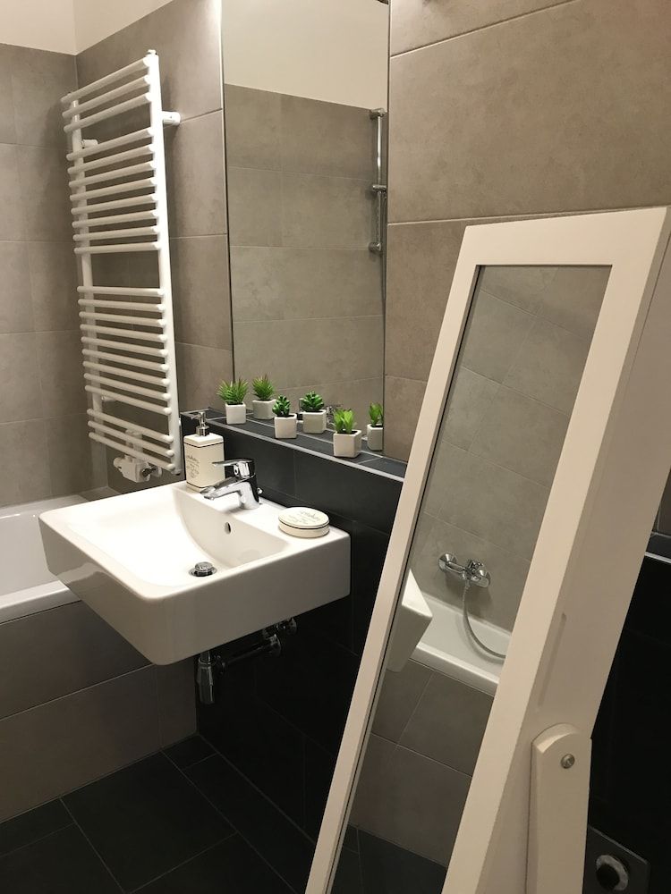 United Homes Apartments Vienna Economy Apartment, 2 Bedrooms, Private Bathroom (Holiday TOP 6 incl. Extra Fees) 5