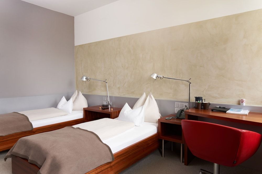 Hotel Maxlhaid Basic Double Room 4