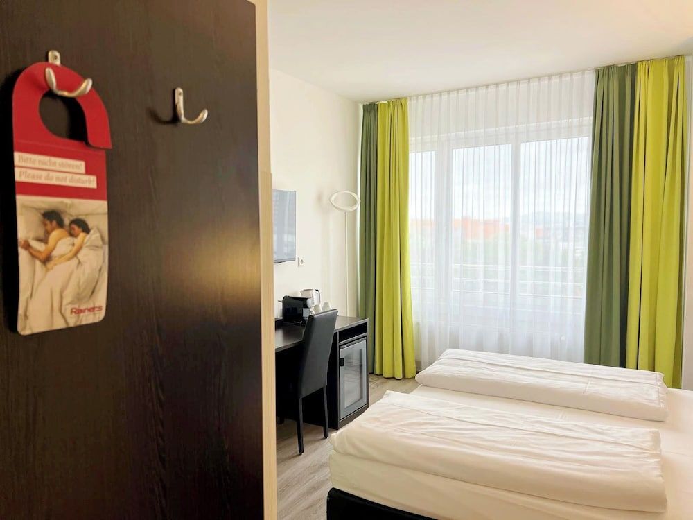 Hotel Rainers Standard Room 4