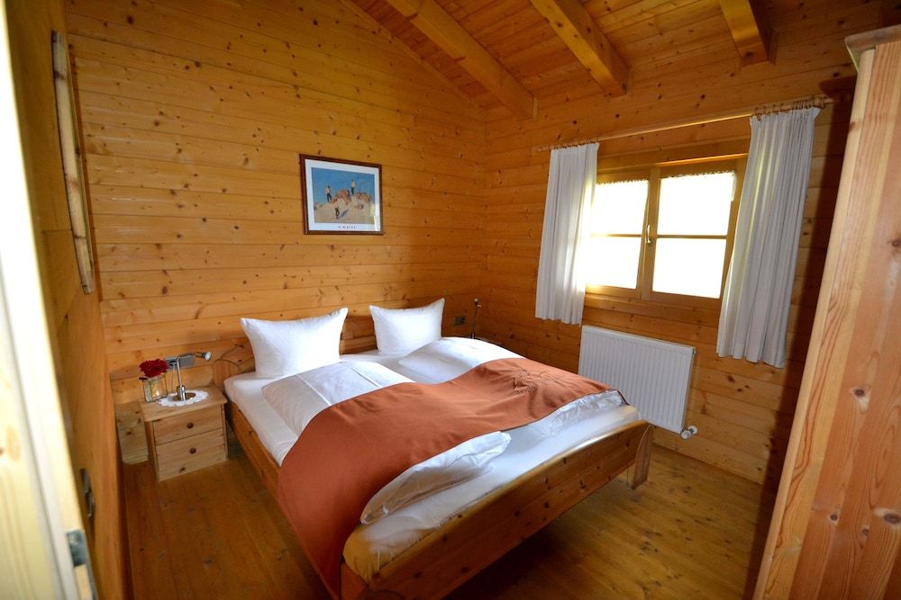 Comfort Chalet, 5 Bedrooms, Sauna, Mountain View