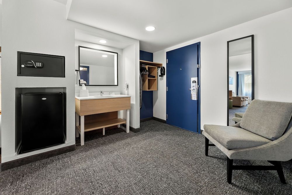 Spark by Hilton Biloxi Ocean Springs Room, Multiple Beds 2