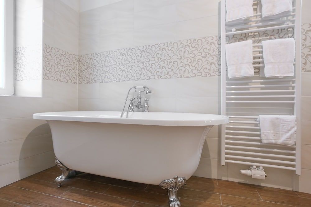 Deep Soaking Bathtub