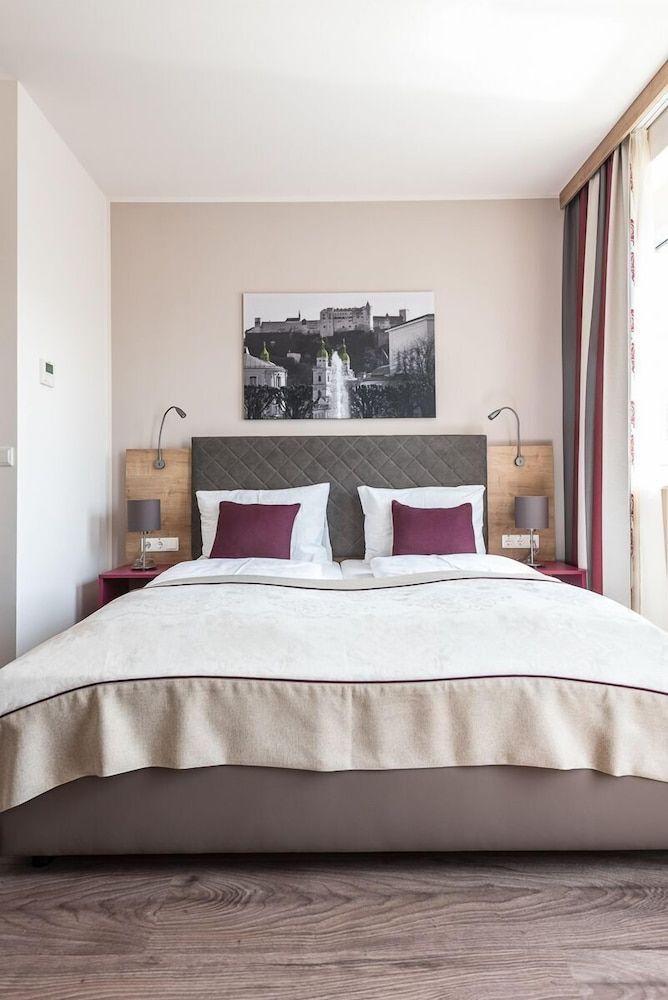 undefined Hotel Max 70 9