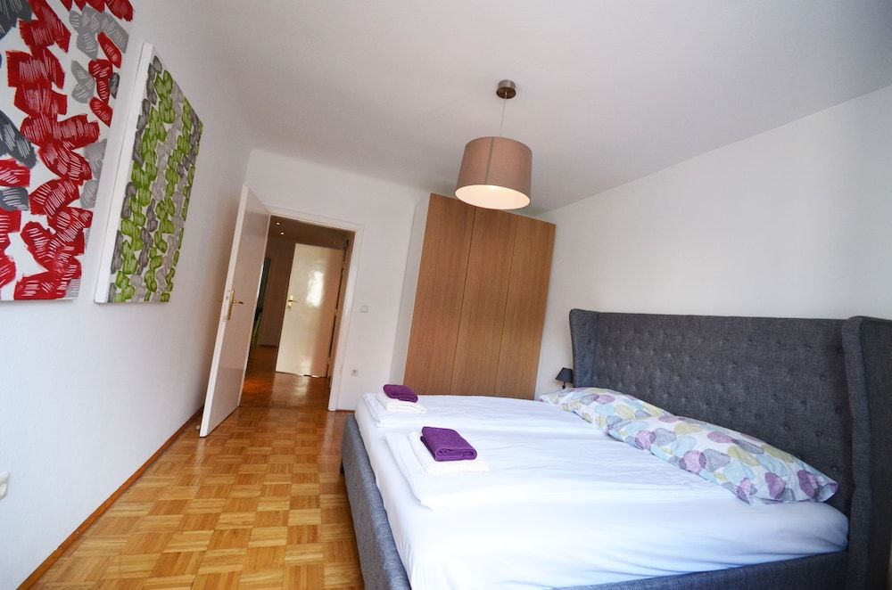 Naschmarkt Premium in Your Vienna Premium Apartment, 3 Bedrooms, Private Bathroom 12