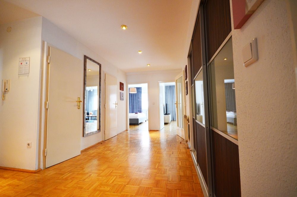 Naschmarkt Premium in Your Vienna Premium Apartment, 3 Bedrooms, Private Bathroom 17
