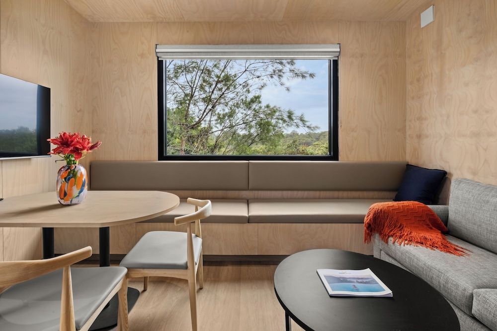 Discovery Parks - Lane Cove Deluxe 2 Bedroom Cabin 8