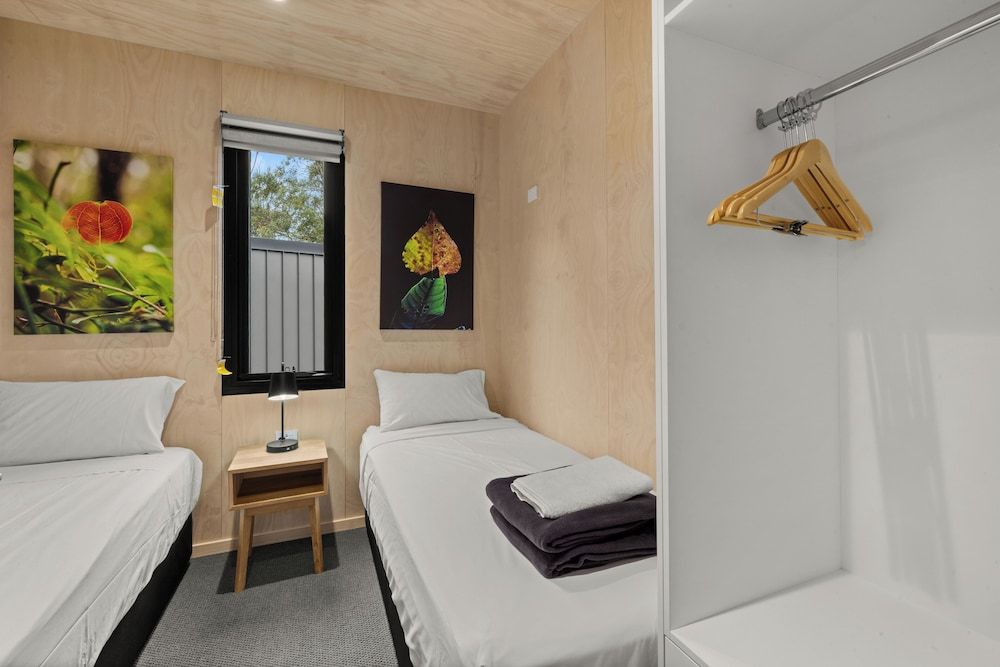 Discovery Parks - Lane Cove Deluxe 2 Bedroom Cabin 3