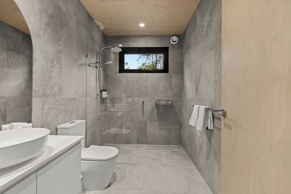 Discovery Parks - Lane Cove Deluxe 2 Bedroom Cabin 6