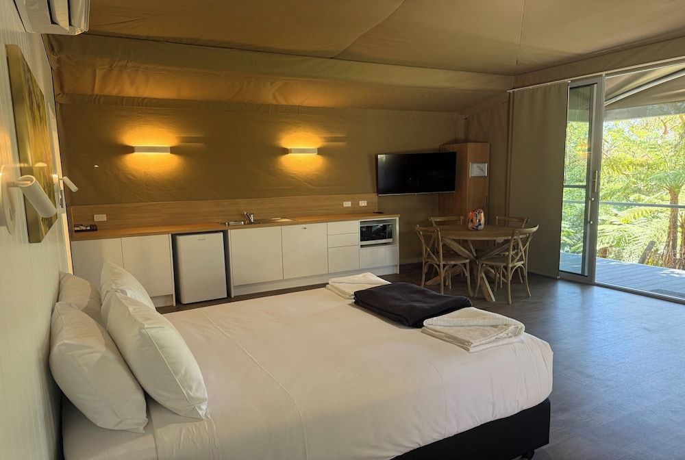 Discovery Parks - Lane Cove Deluxe Safari Tent - Sleeps 4 4