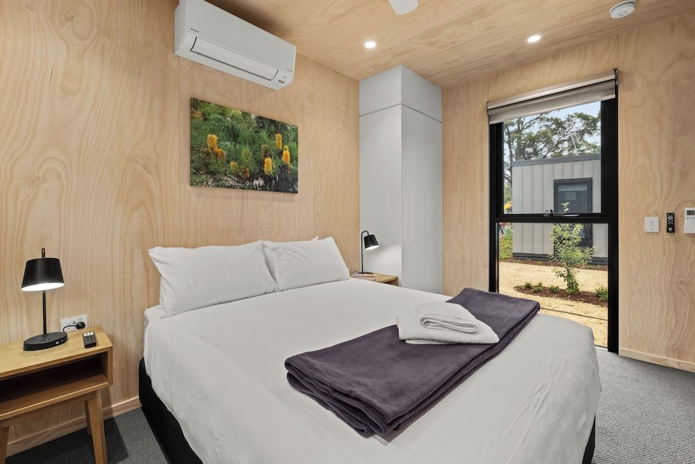 Discovery Parks - Lane Cove Deluxe 2 Bedroom Cabin