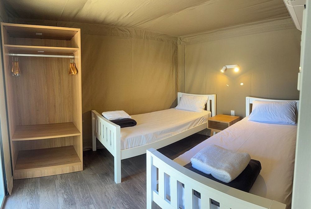 Discovery Parks - Lane Cove Deluxe Safari Tent - Sleeps 4 5