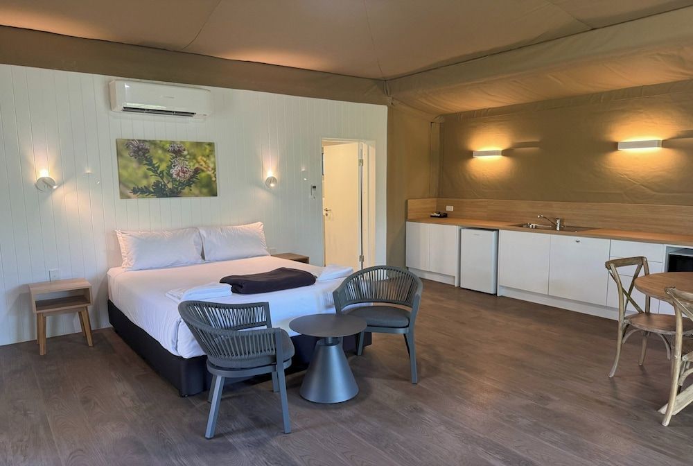 Discovery Parks - Lane Cove Deluxe Safari Tent - Sleeps 4