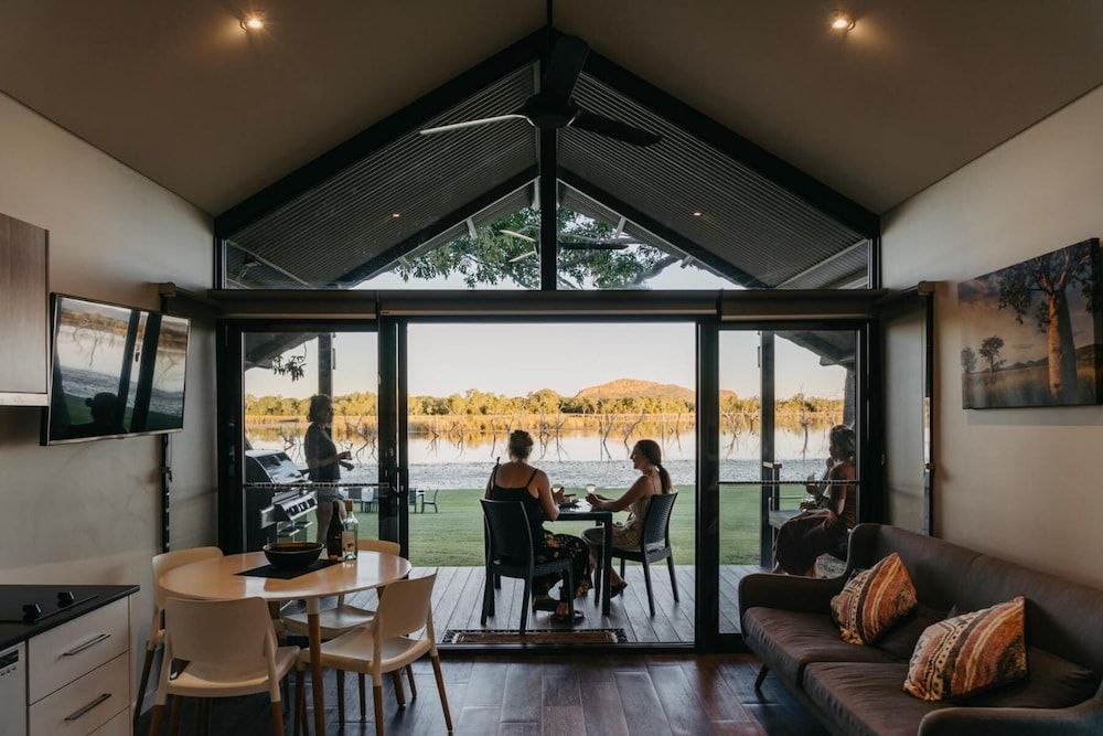 Deluxe Waterfront Family Cabin