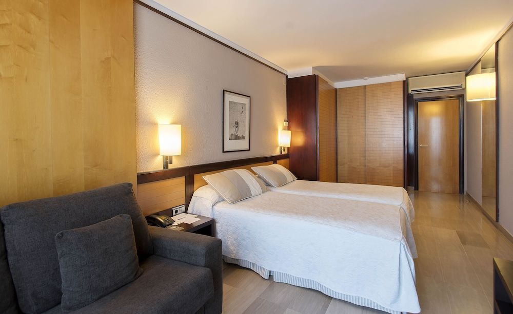 Hotel Estela Barcelona Standard Double or Twin Room, Balcony, Pool View 2