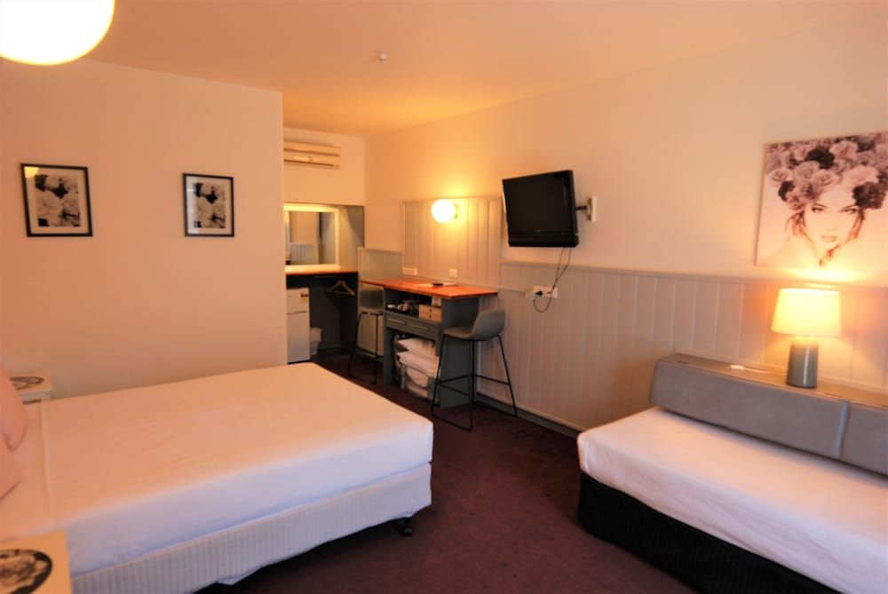 Commodore Motor Inn Albury Room, Multiple Beds, Non Smoking