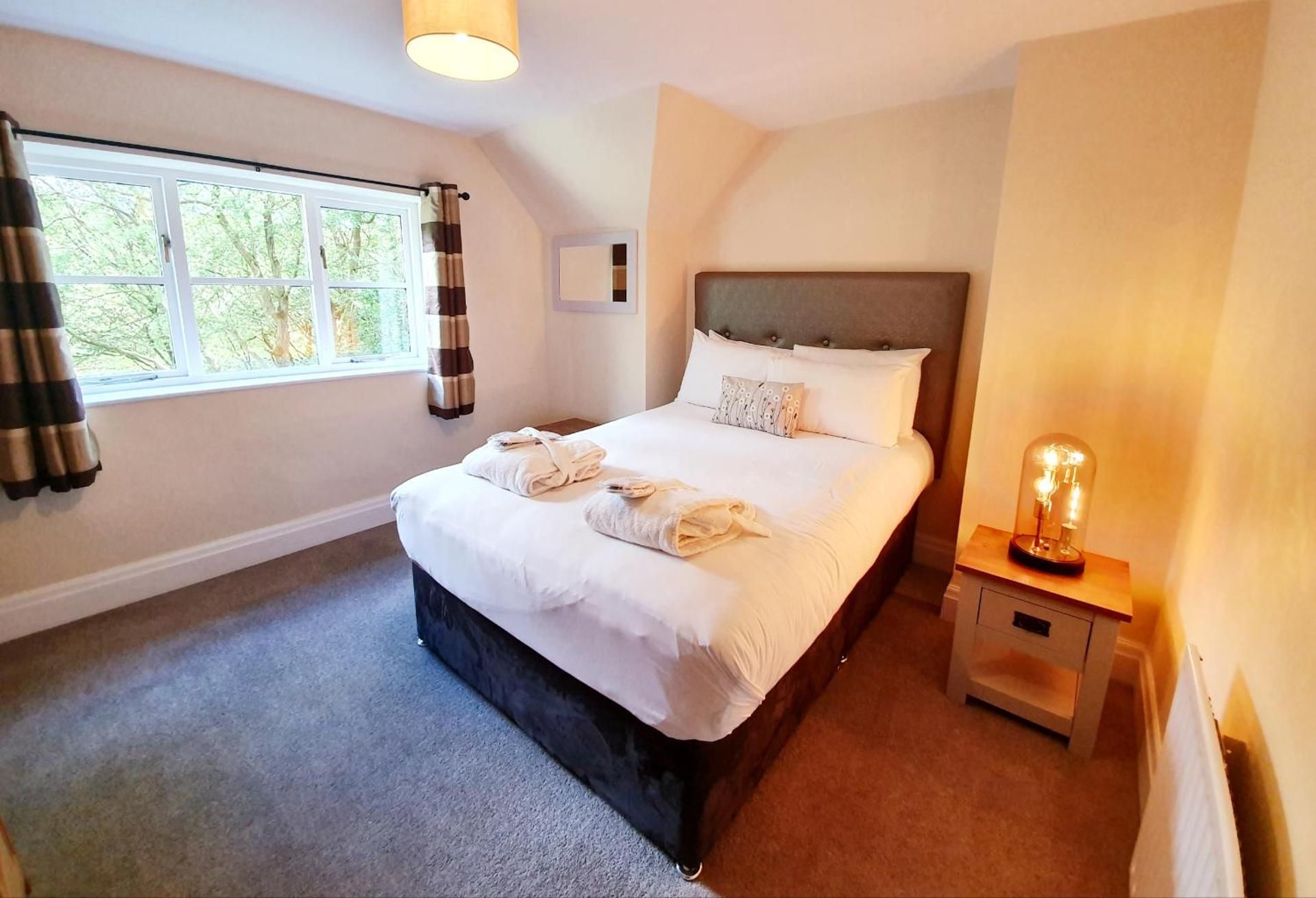 Woodland 3 bed Chalet with hot tub