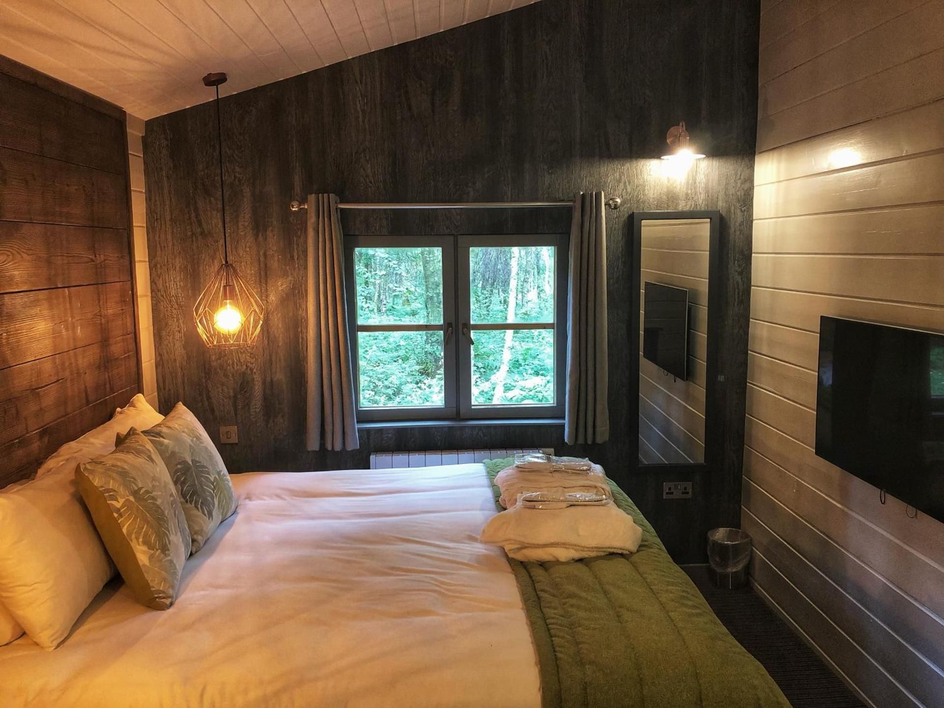 Chevin Country Park Hotel & Spa Woodland 2 Bed Lodge with hot tub