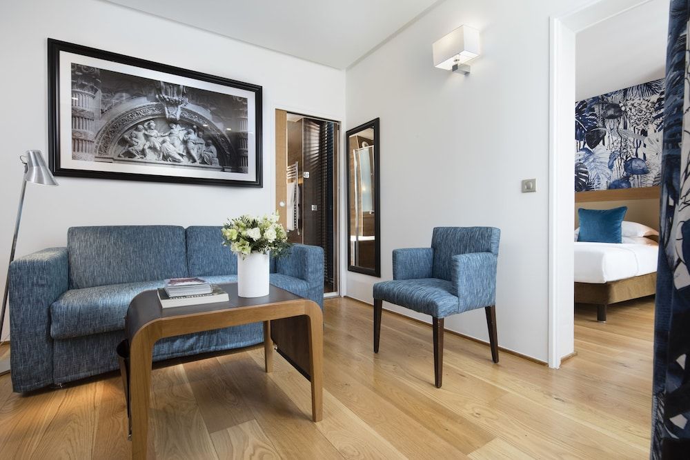 undefined Hotel Le Six 4