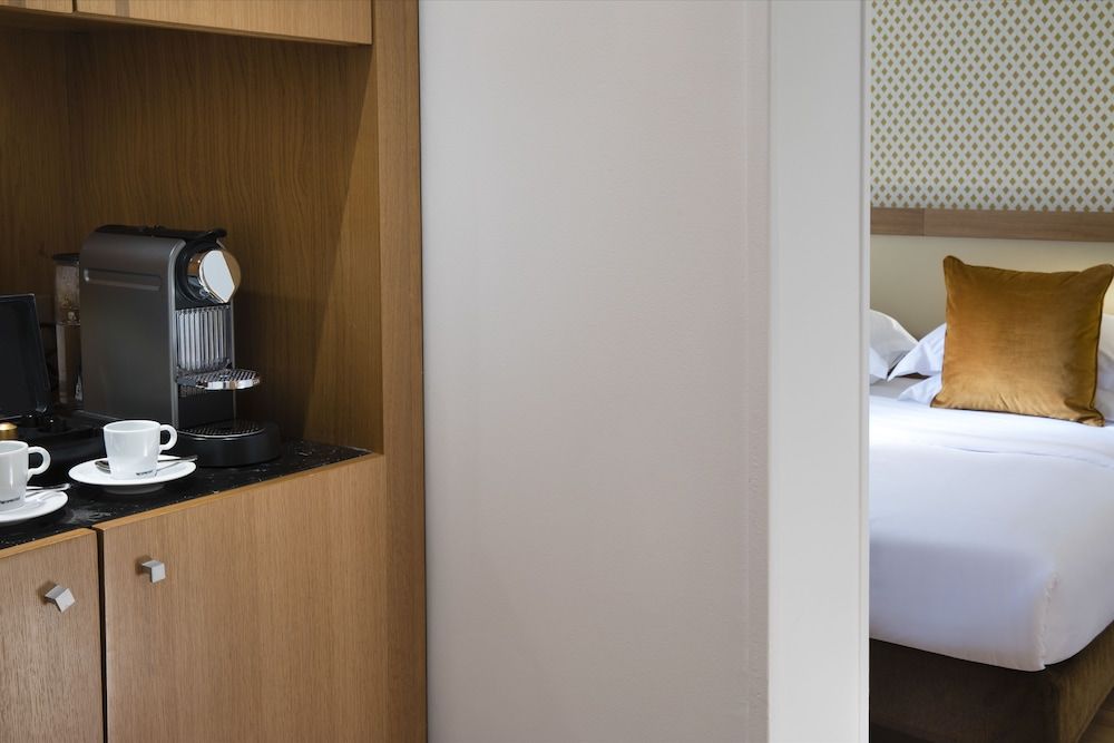 Hotel Le Six Classic Double Room, 1 Bedroom 5