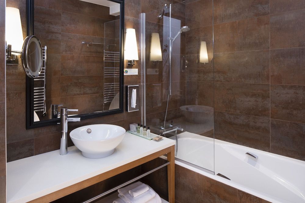 Hotel Le Six Classic Double Room, 1 Bedroom 4