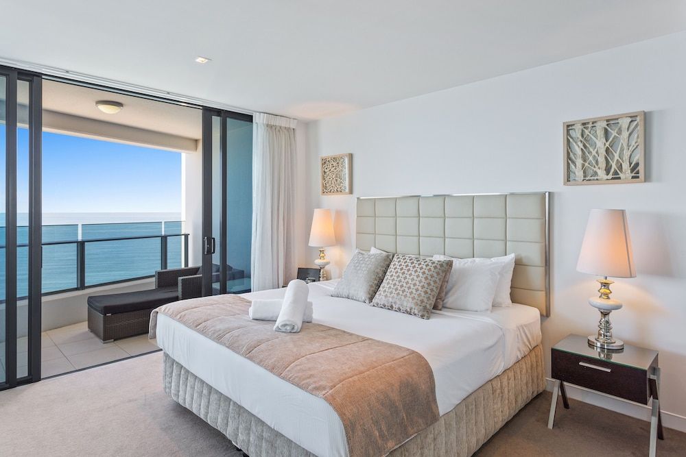 Luxury Apartment, 3 Bedrooms, 2 Bathrooms, Ocean View